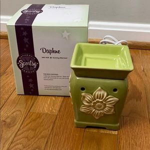 NIB Daphne Scentsy Warmer